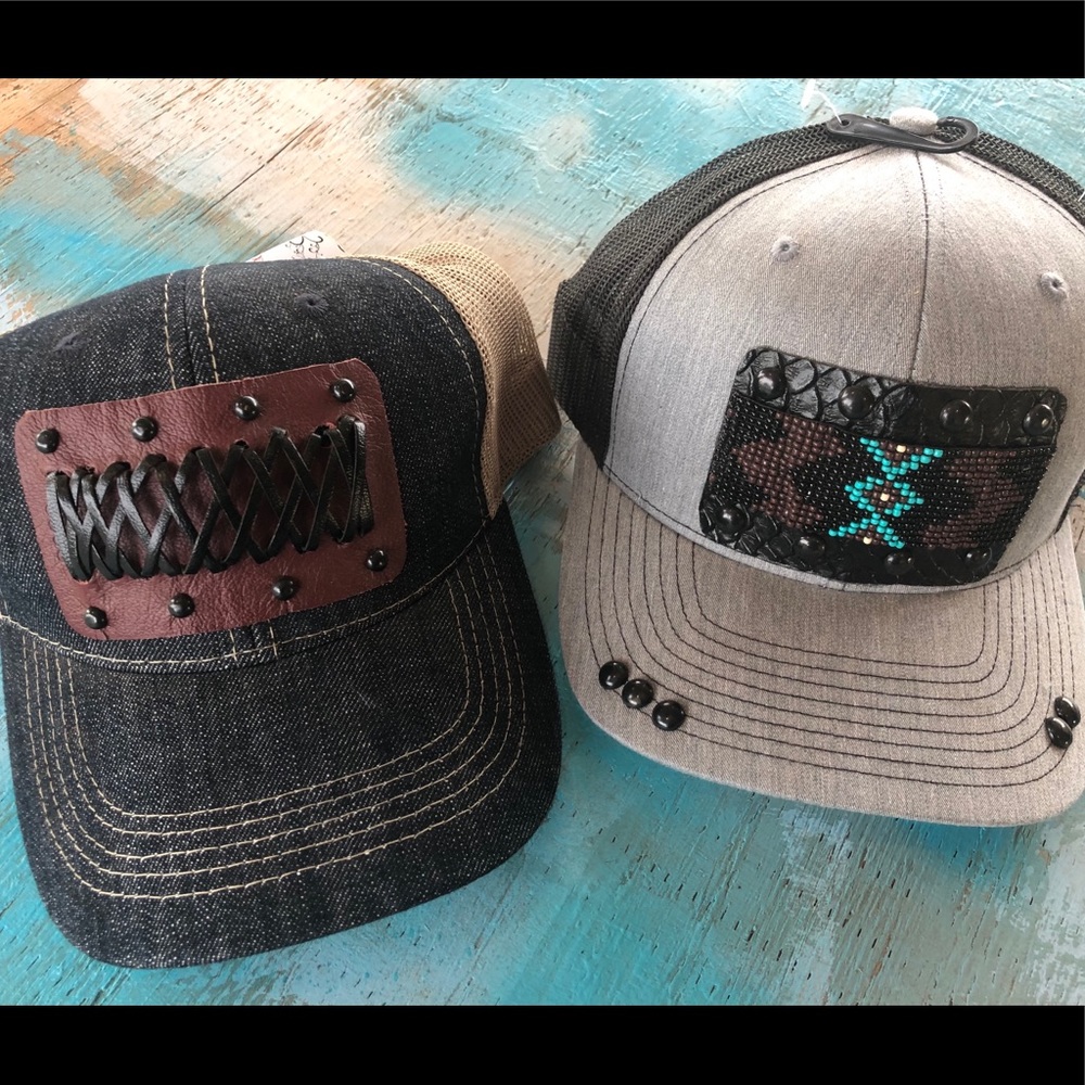 🦚 NWT Beaded Leather Stitching Trucker Snapback